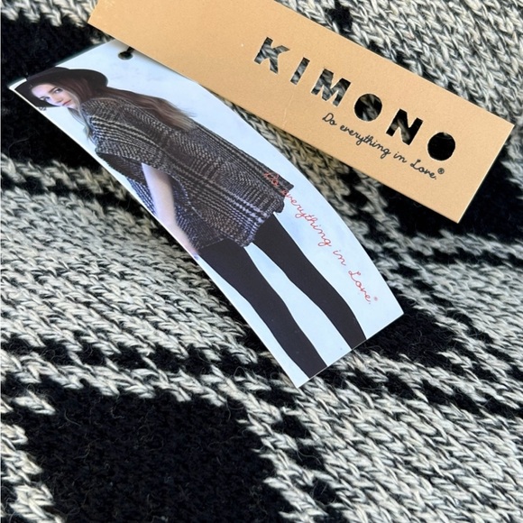 Black and Gray Diamond Pattern Sweater - Picture 2 of 3